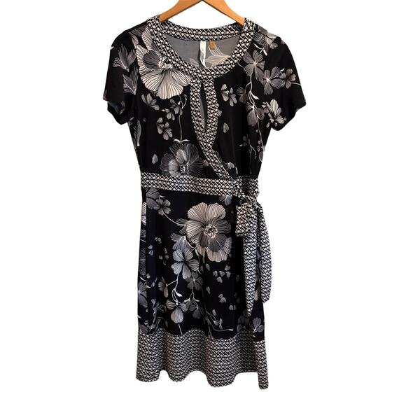 NY Collection Black White Floral Tie Waist Keyhole Short Sleeve Dress Size XS - Picture 1 of 9